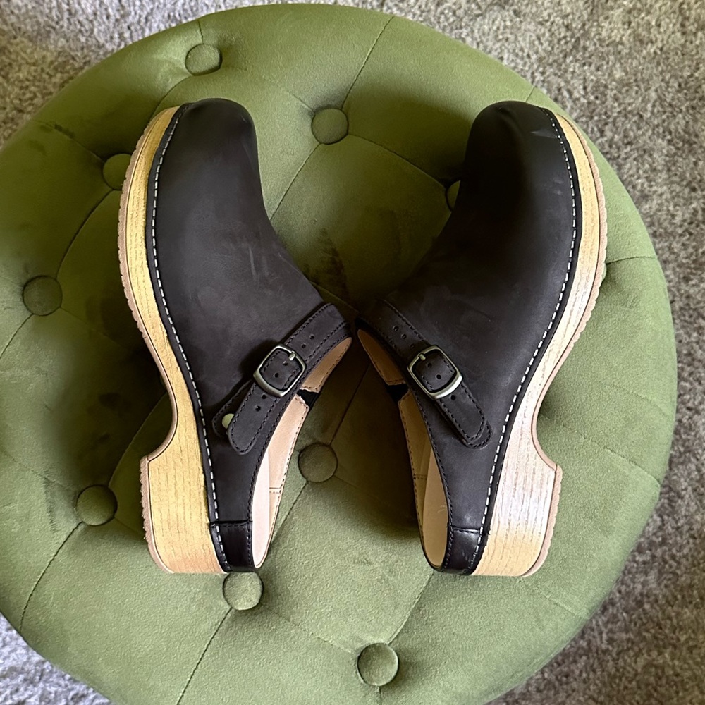 Dansko Berry Black Burnished Nubuck Mule